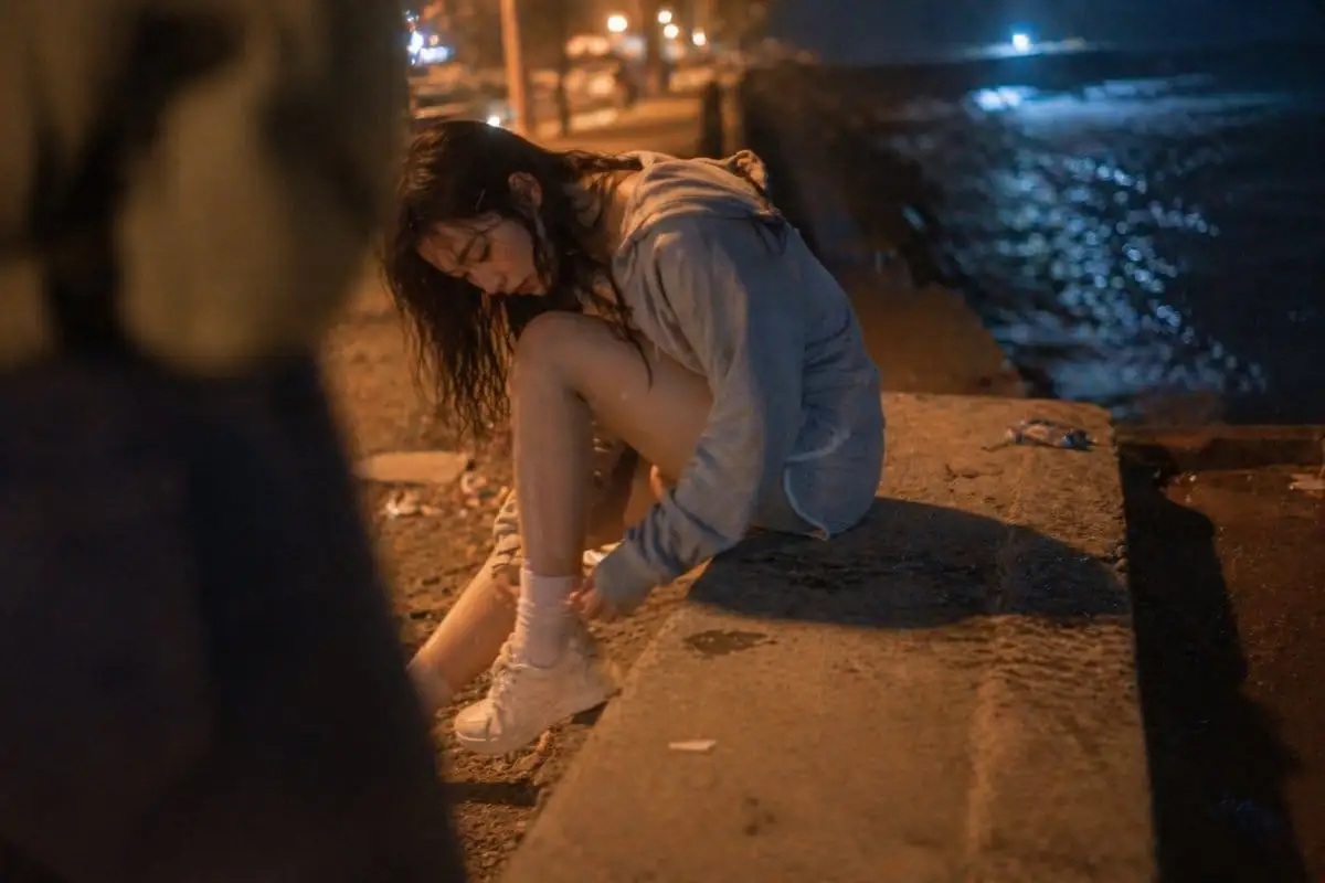 夜间海滨电影感人像抓拍