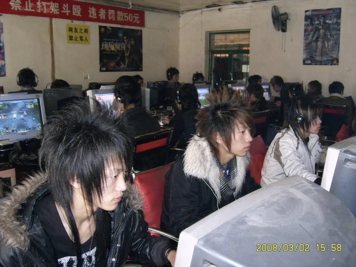 一键生成怀旧网吧老照片|定格2008青春记忆